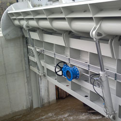 Hochwasserschutz Görtschitz, Hubschütz mit Klappe