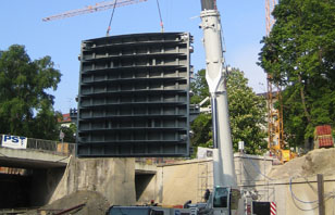 Schutzkonstruktion, Regelung des Wasserdurchflusses von Leitungen bzw. zum Absperren und Aufstauen von Wasserläufen oder Schleusen