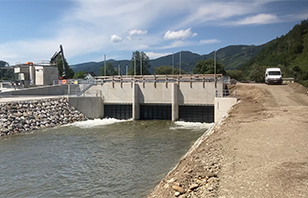 Schutzkonstruktion, Regelung des Wasserdurchflusses von Leitungen bzw. zum Absperren und Aufstauen von Wasserläufen oder Schleusen