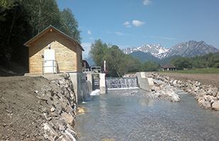 Wehrklappe, Beton- und Stahlkonstruktion