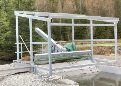Rechenreiniger für Fischzuchtbetrieb - Stahlwasserbau von S.K.M.